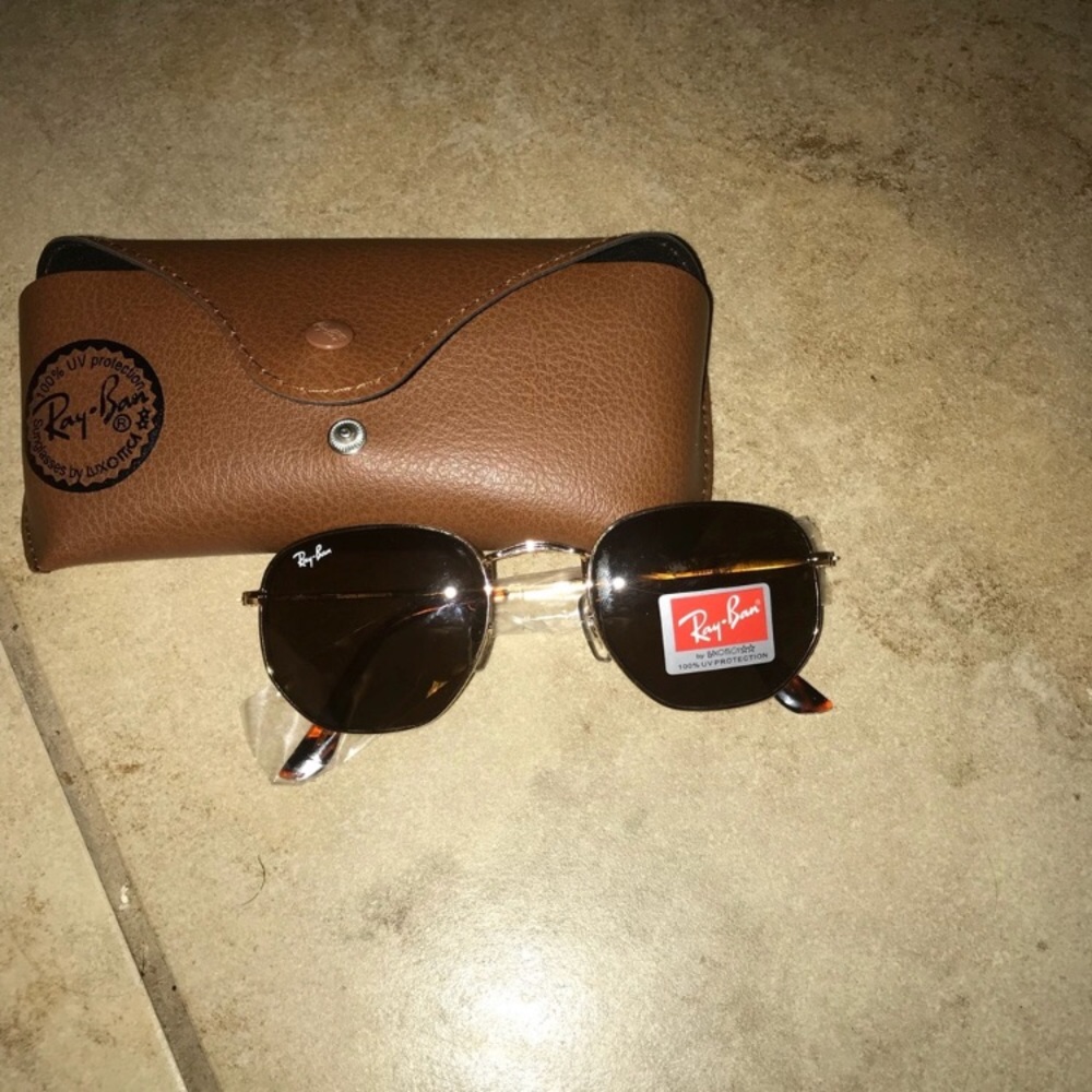 Hexagonal Ray Bands